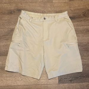 Izod golf khaki shorts 32‎